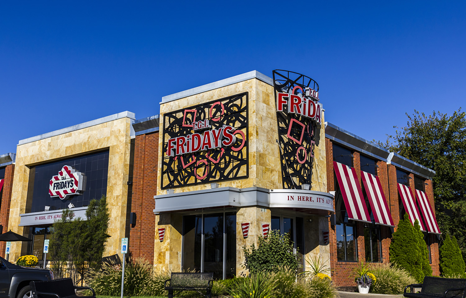 https://d3n2401vhvcfv5.cloudfront.net/_images/company/TGI Fridays/1741882888323-c6cf8999b21cb0c3f82bf4dc9660f985.jpg